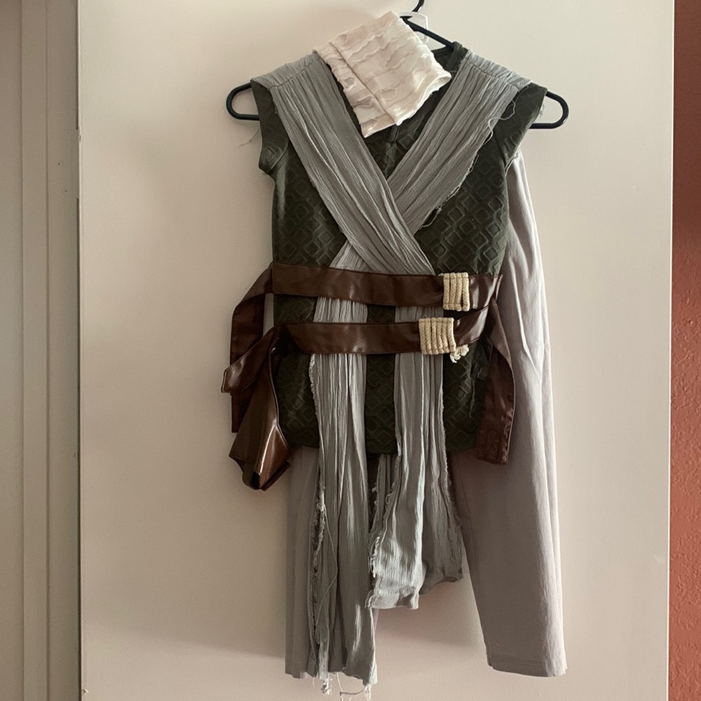 Disney’s Star Wars Rey Costume 5/6